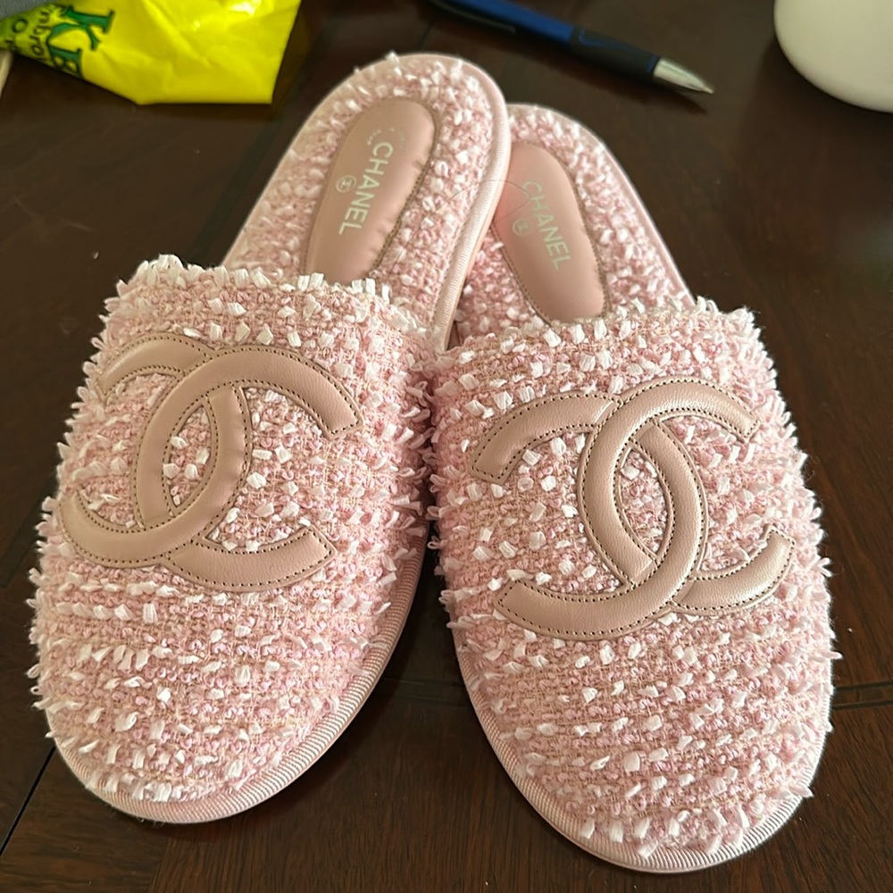 New without tags Chanel tweed alippers